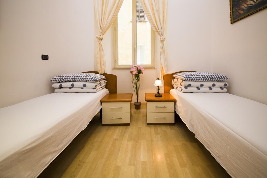 The Voice Of Roma Guesthouse Exteriör bild