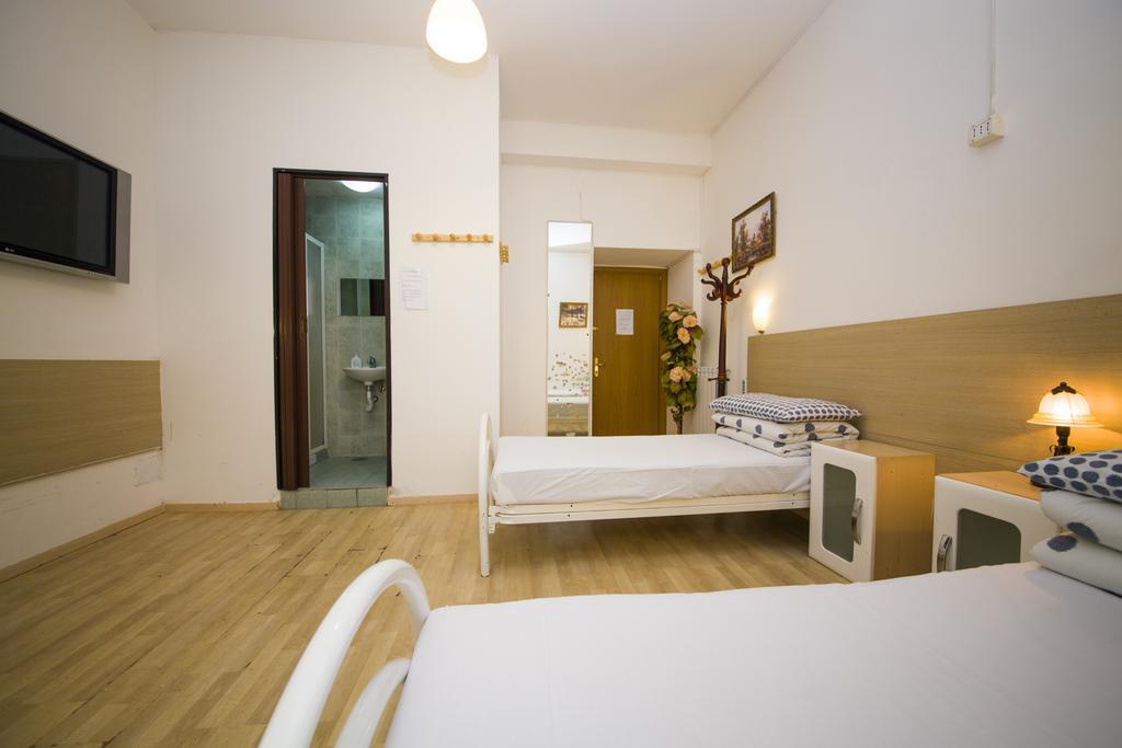 The Voice Of Roma Guesthouse Exteriör bild