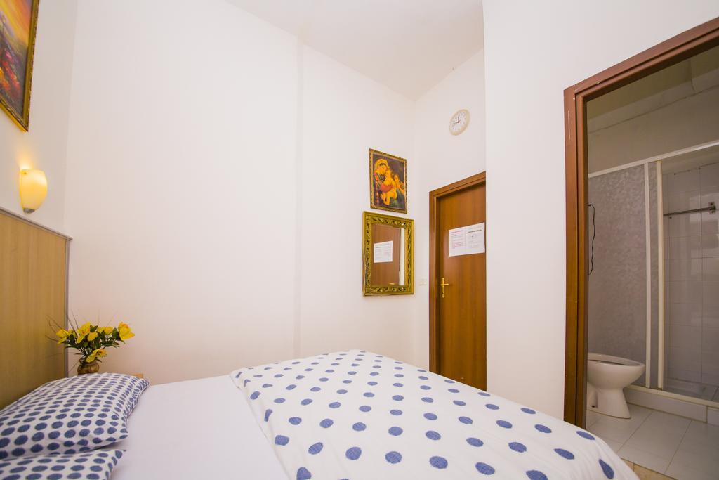 The Voice Of Roma Guesthouse Exteriör bild
